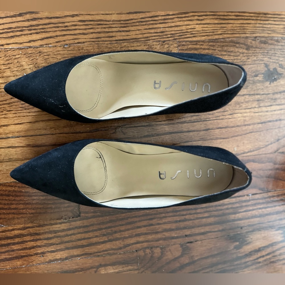 UNISA size 8 BLACK SUEDE SHOES